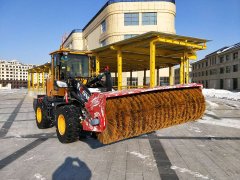多臺鏟車對外出租，都是清雪專用車