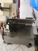 立式刨肉機1000元，韓國冷面機1000元