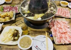 京品酸菜火鍋，開業鉅惠集贊免費吃啦