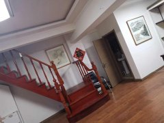 出租楓林小鎮(zhèn)A區(qū)臨街房屋水岸三期后門對(duì)面