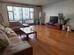 出售梅河口市位于中心街江山花園住宅  三樓140平米  一手