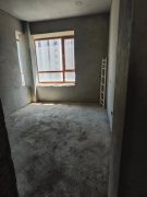 城市公館小區： 毛坯空房出租 給錢就租